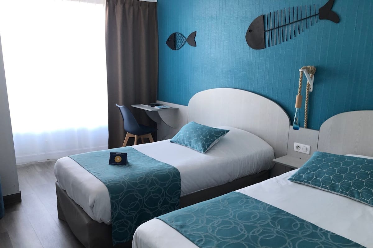 ห้องซูพีเรียทวิน | เตียง Select Comfort, โต๊ะทำงาน, พื้นที่ทำงานแ บบใช้แล็ปท็อป