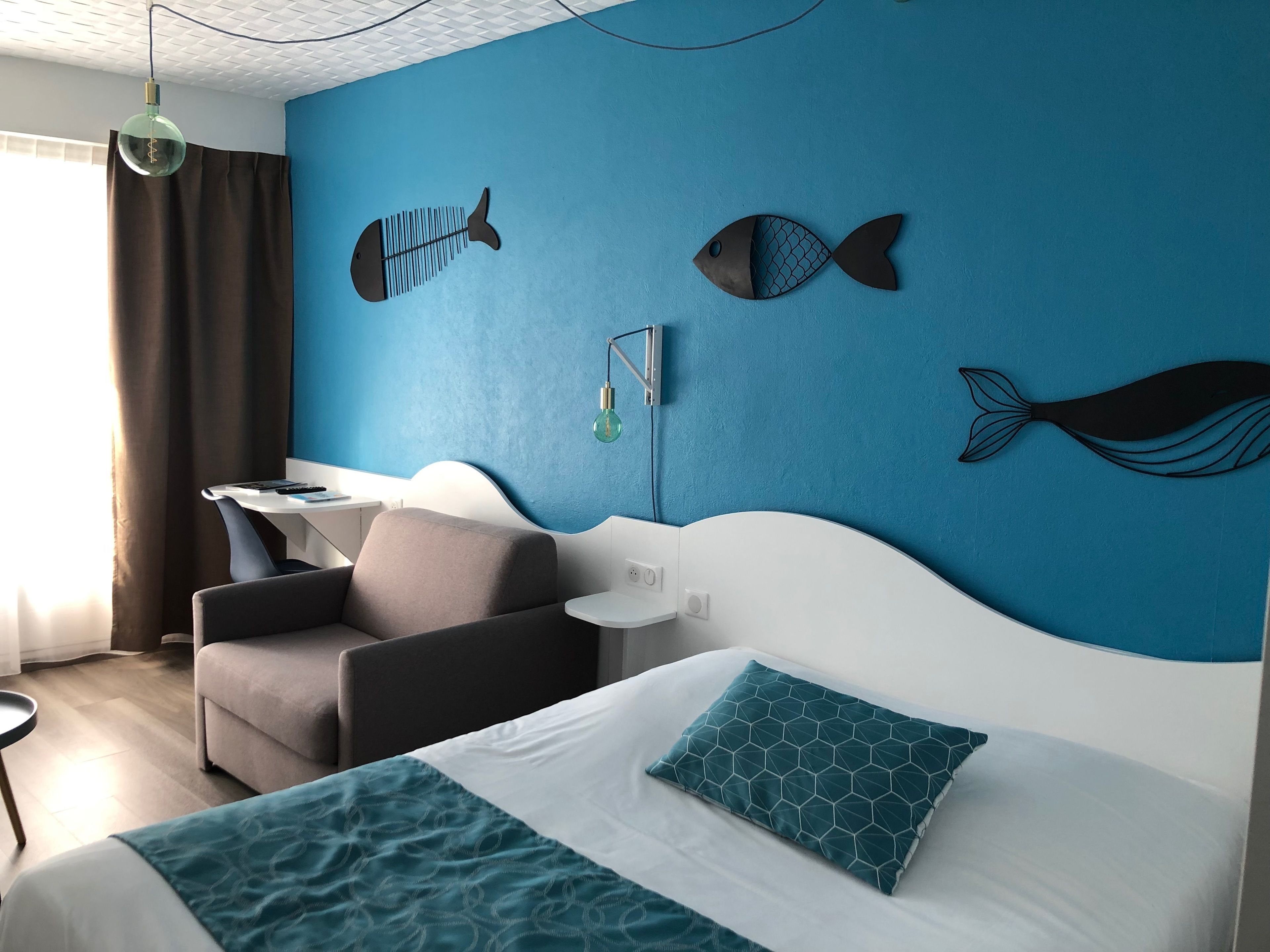 comfort triple room, non smoking, terrace | 1 bedroom, select comfort beds, individually furnished, desk