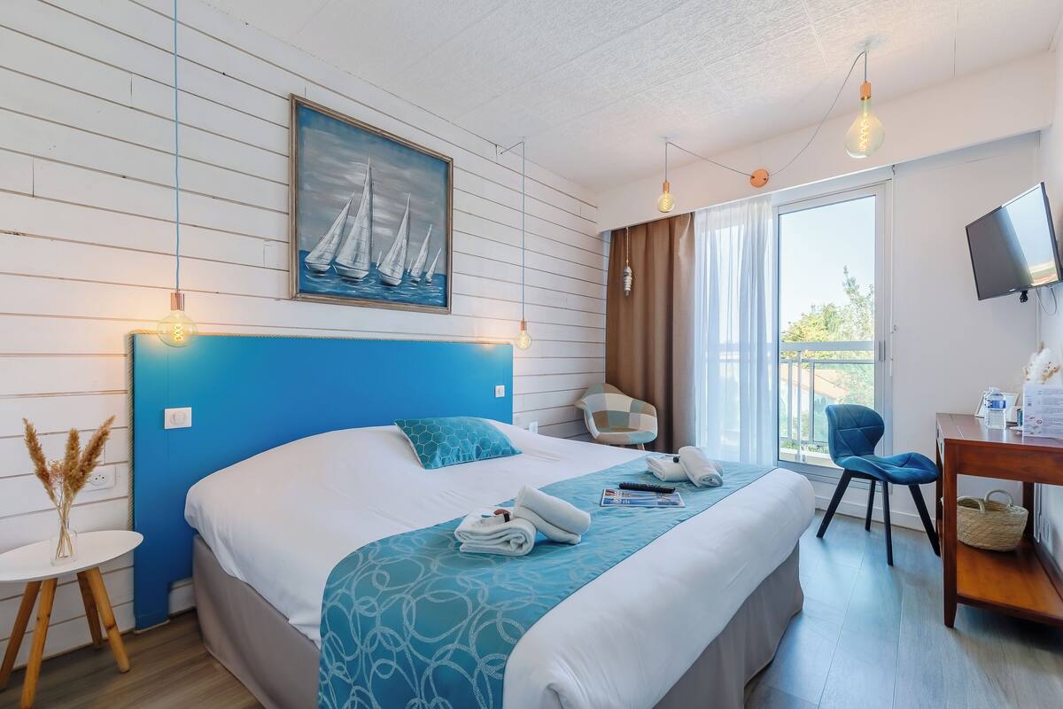 ห้องซูพีเรียดับเบิล, เตียงควีนไซส์ 1 เตียง, ปลอดบุหรี่, ระเบียง | เตียง Select Comfort, โต๊ะทำงาน, พื้นที่ทำงานแบบใช้แล็ปท็อป