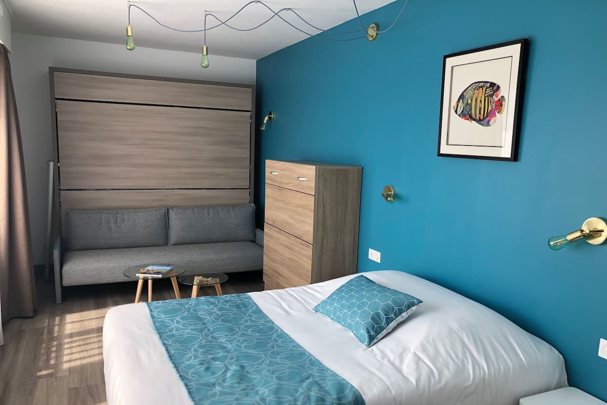 Family Quintuple Room, Multiple Beds, Non Smoking, Courtyard View | 1 bedroom, Select Comfort beds, individually furnished, desk