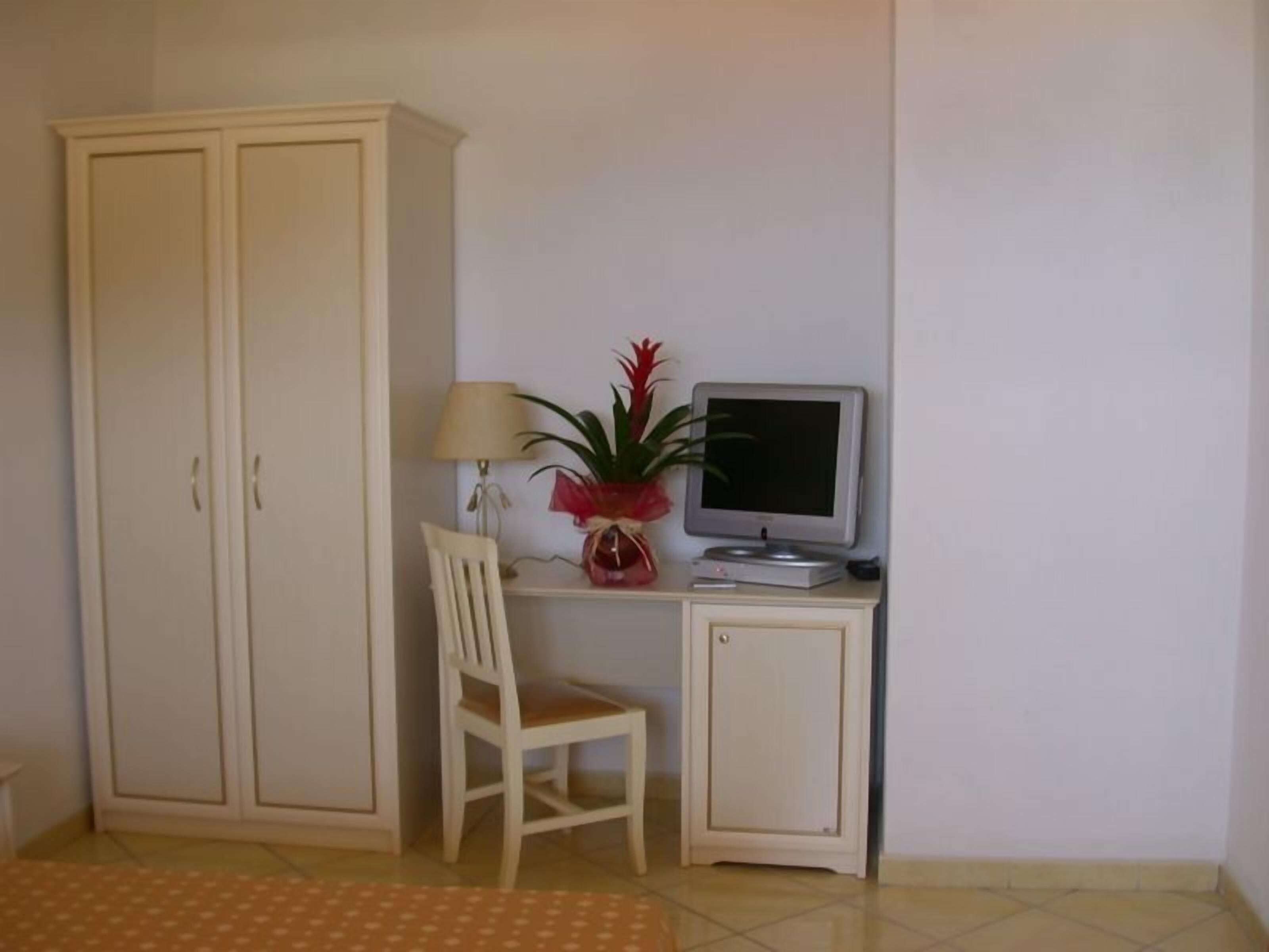 standard double or twin room | minibar