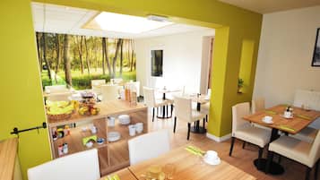 Free daily continental breakfast