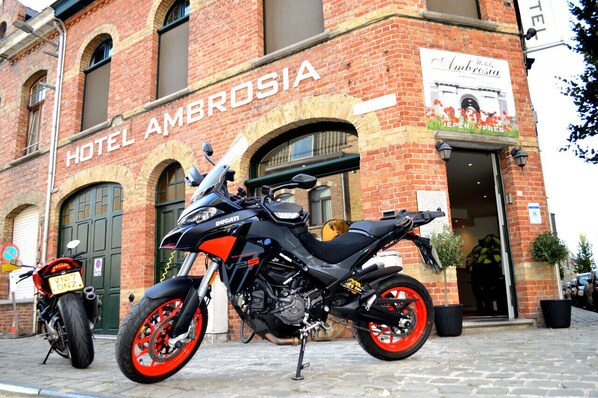 Front of property - Hotel Ambrosia (Ypres)