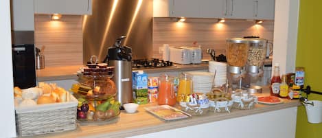 Free daily continental breakfast