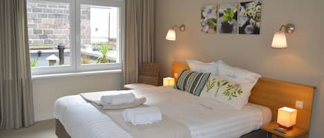 Desk, laptop workspace, free WiFi, bed sheets