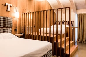 2 bedrooms, pillow-top beds, minibar, in-room safe