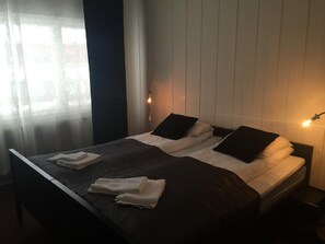Pillow-top beds, individually furnished, desk, iron/ironing board - Fagerlund Hotell (Nord-Aurdal)