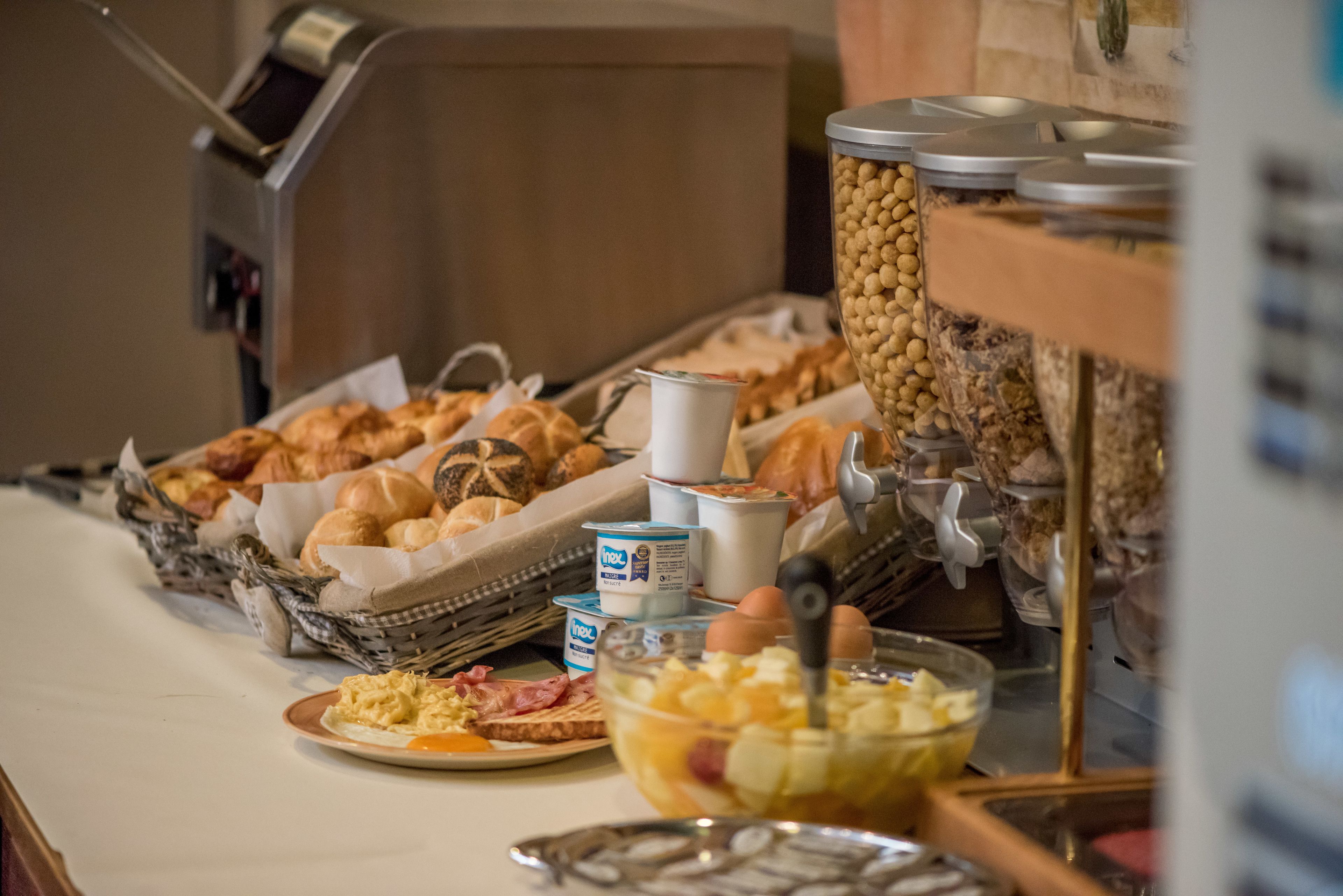daily buffet breakfast (eur 16 per person)