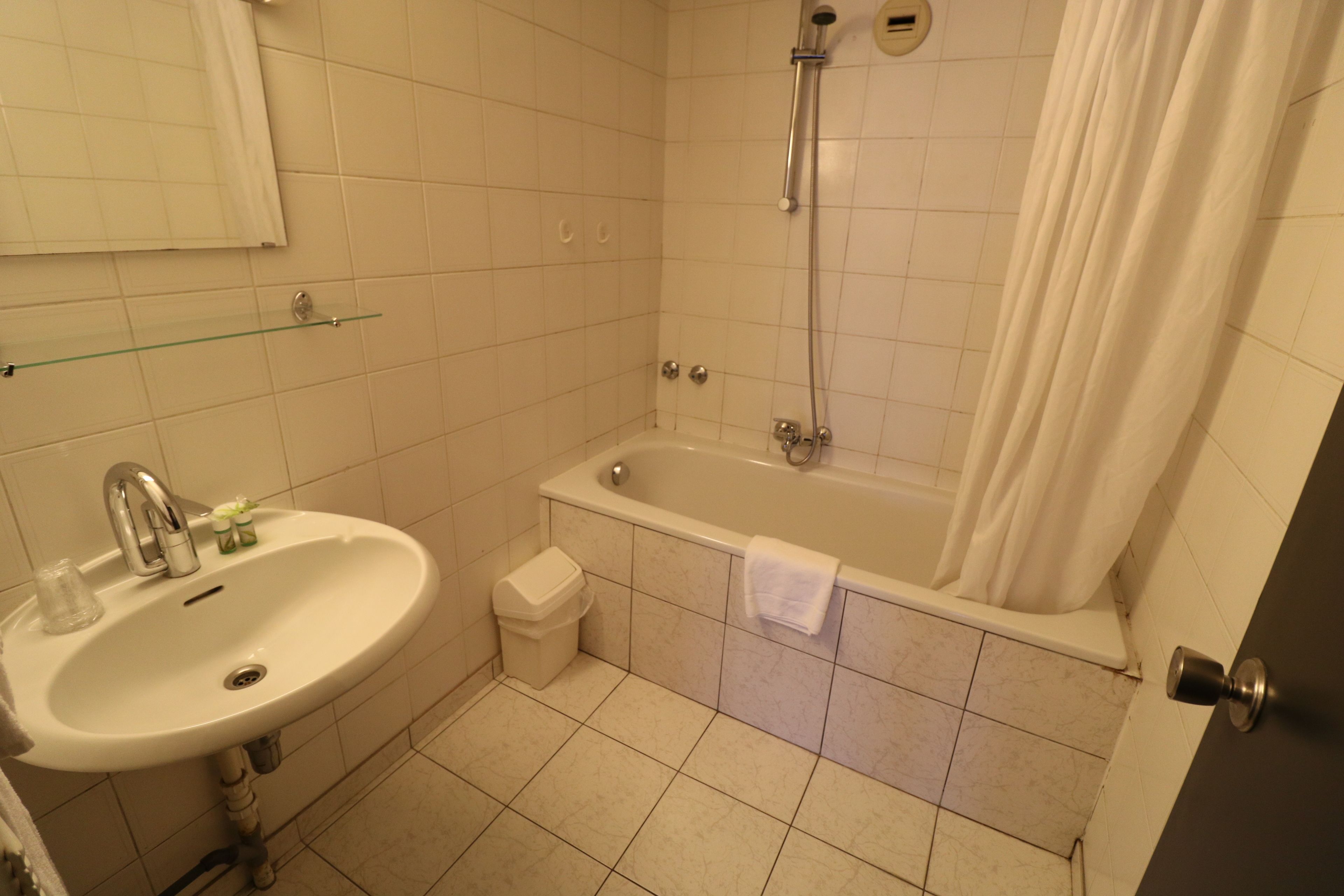 standard duplex | bathroom | free toiletries, hair dryer, towels, soap