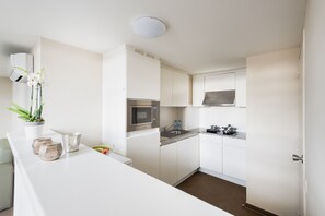 Familienapartment | Eigene Küche | Wasserkocher mit Kaffee-/Teezubehör, Wasserkocher, Reinigungsartikel