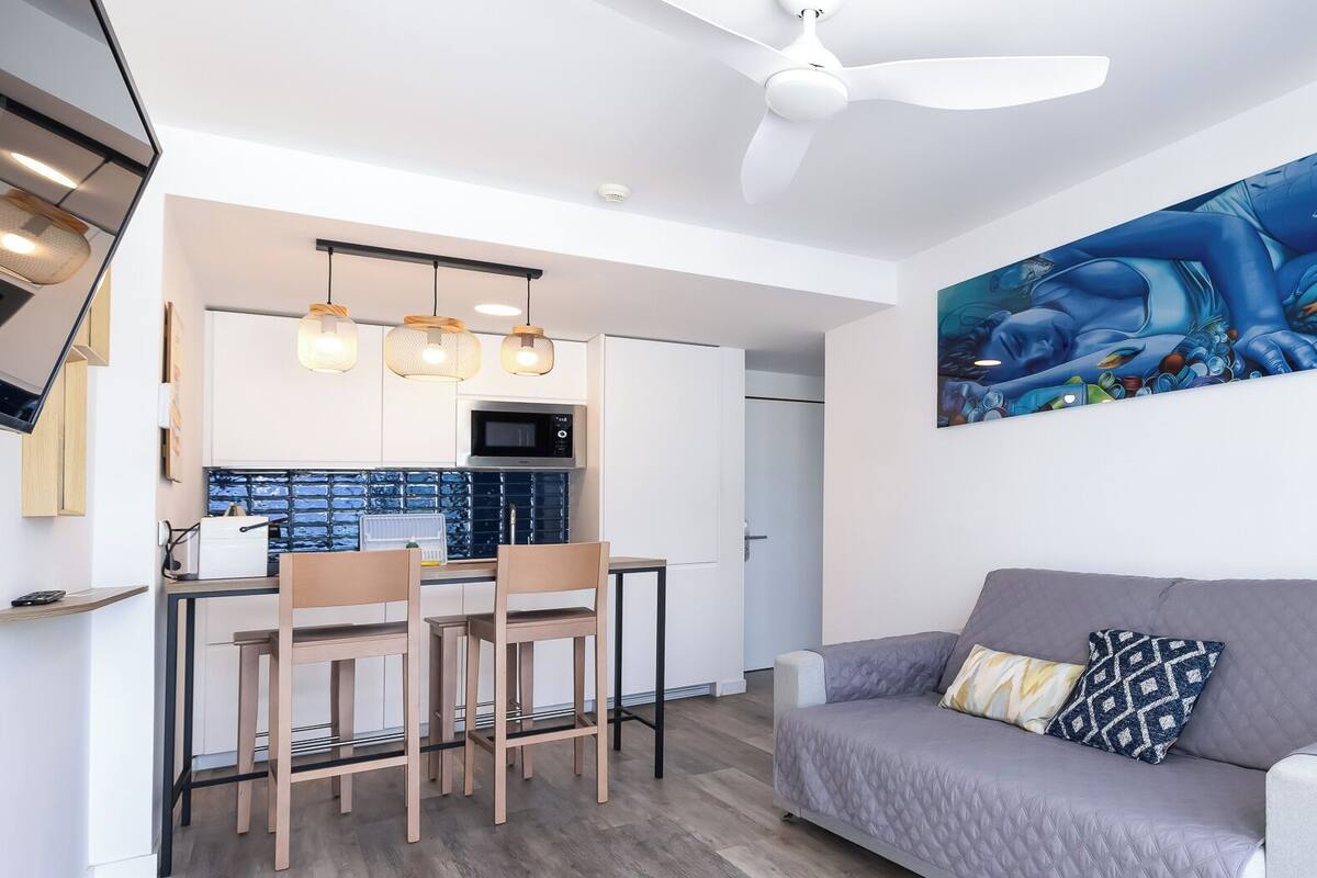 sweet home apartment, with pool or garden view (no cleaning service) | living area