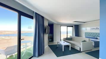 Studio Suite | 1 bedroom, in-room safe, blackout curtains, free WiFi