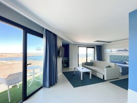 Studio Suite | In-room safe, blackout drapes, free WiFi, bed sheets