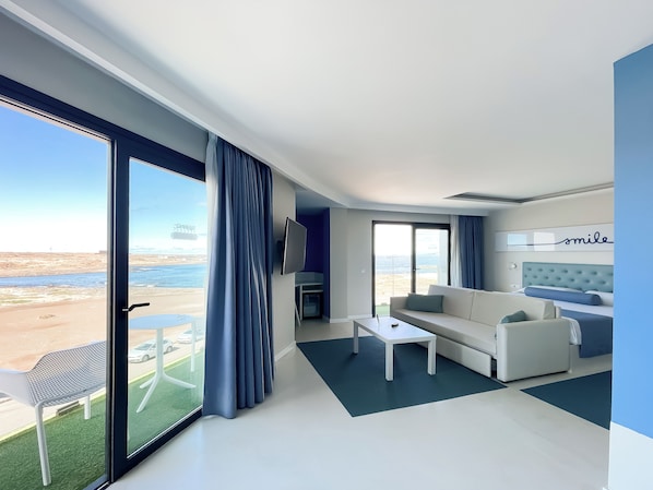 Studio Suite | 1 bedroom, in-room safe, blackout drapes, free WiFi