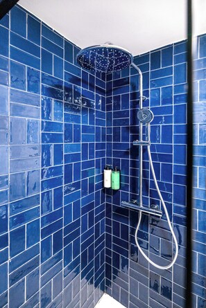 Leilighet – superior (no cleaning service) | Bad | Hårføner og håndklær