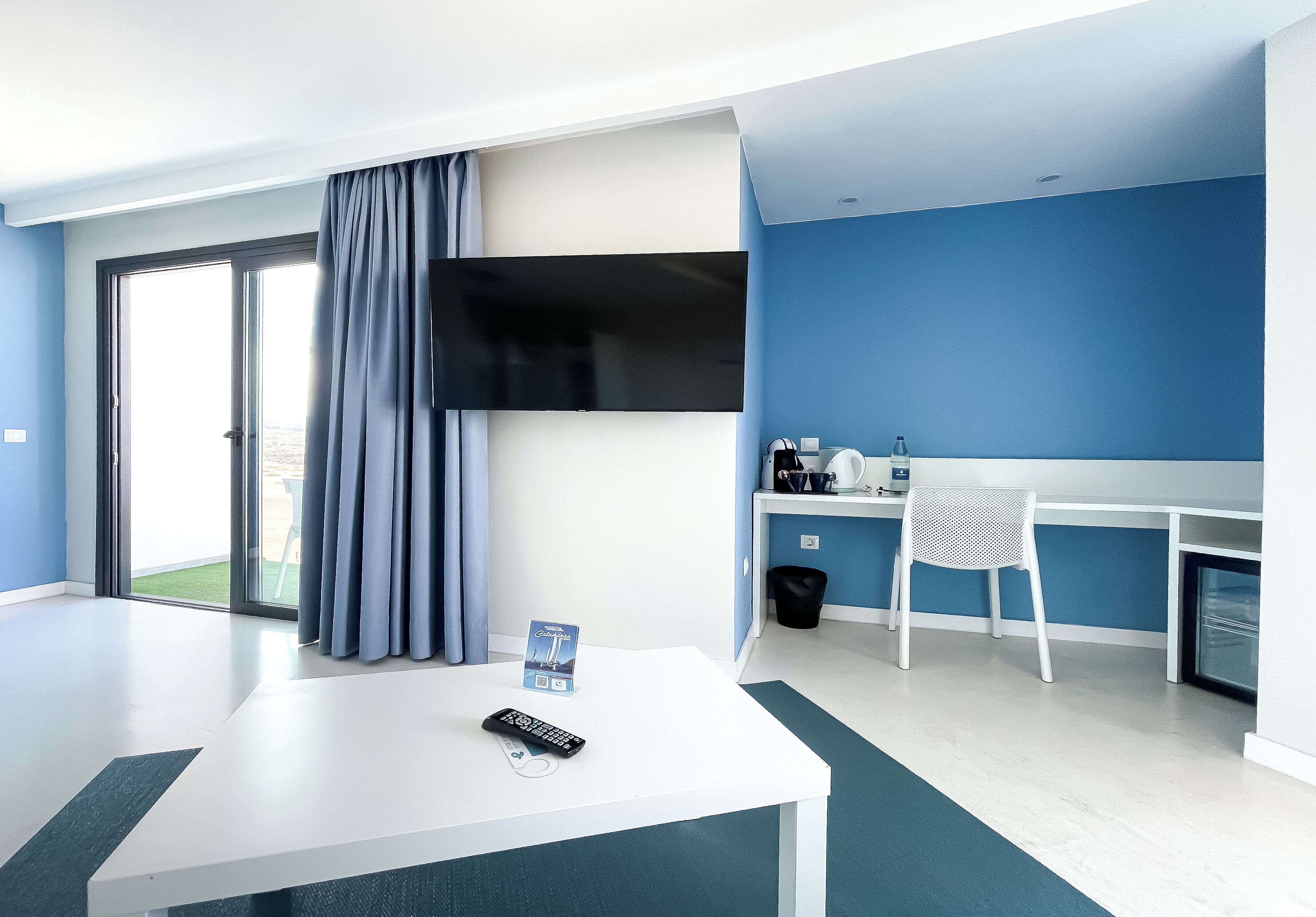 studio suite | living area