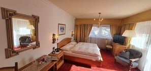 Junior Suite | In-room safe, desk, laptop workspace, blackout drapes - Villa Martha Vintage Hotel B&B (Santa Cristina Val Gardena)