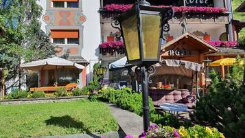 Mặt tiền nơi lưu trú