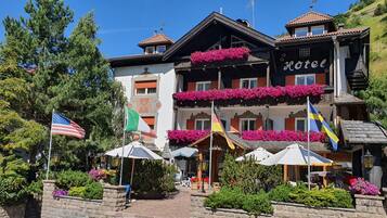 Mặt tiền nơi lưu trú