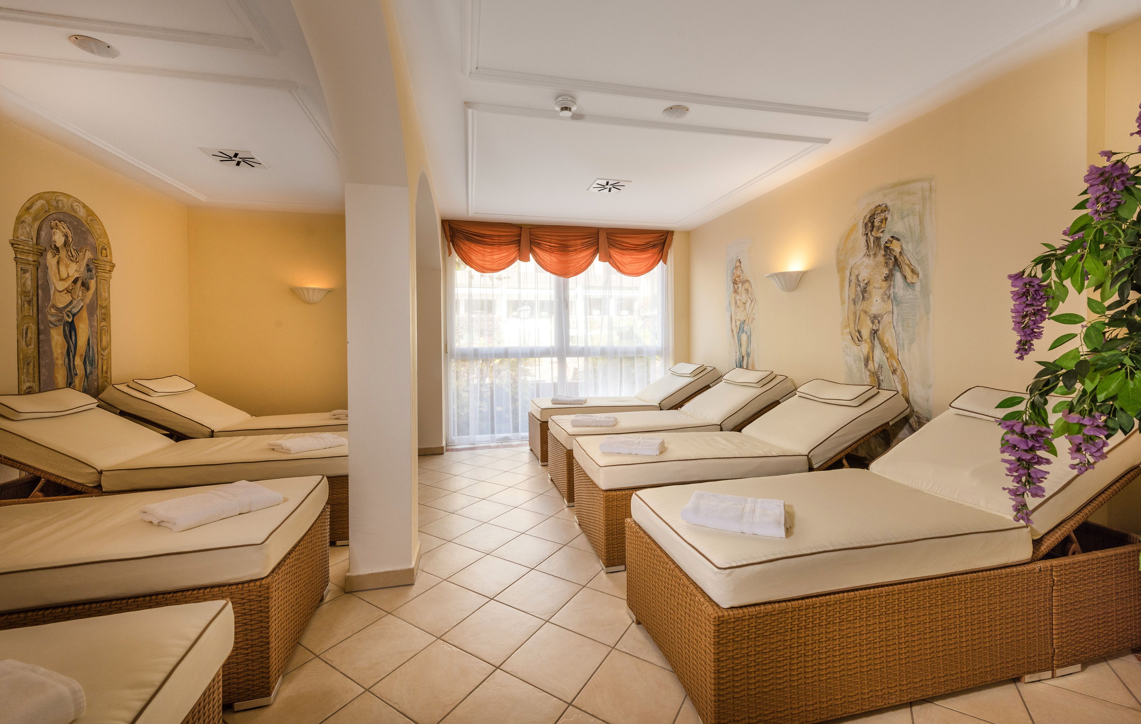 Un sauna, una bañera de hidromasaje, aguas termales/minerales