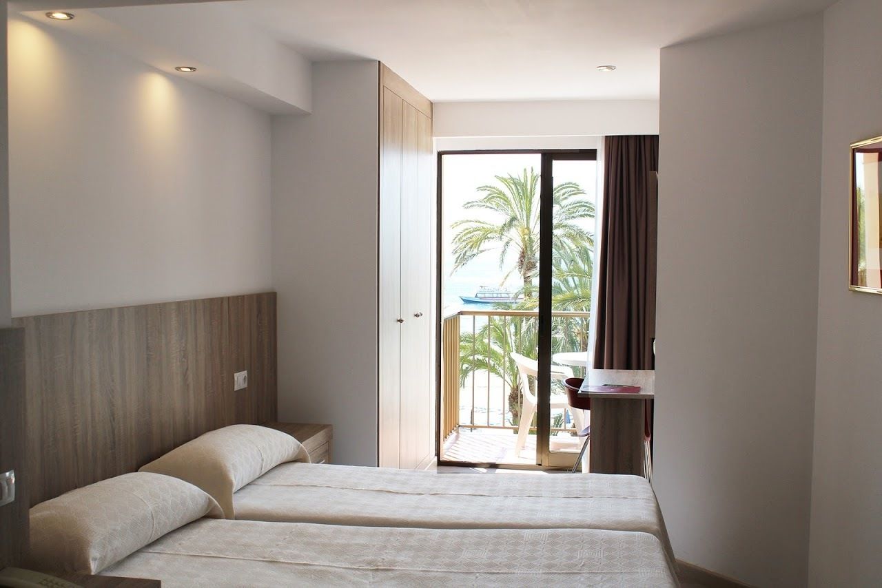 double room, sea view | desk, cots/infant beds, free wifi, bed sheets