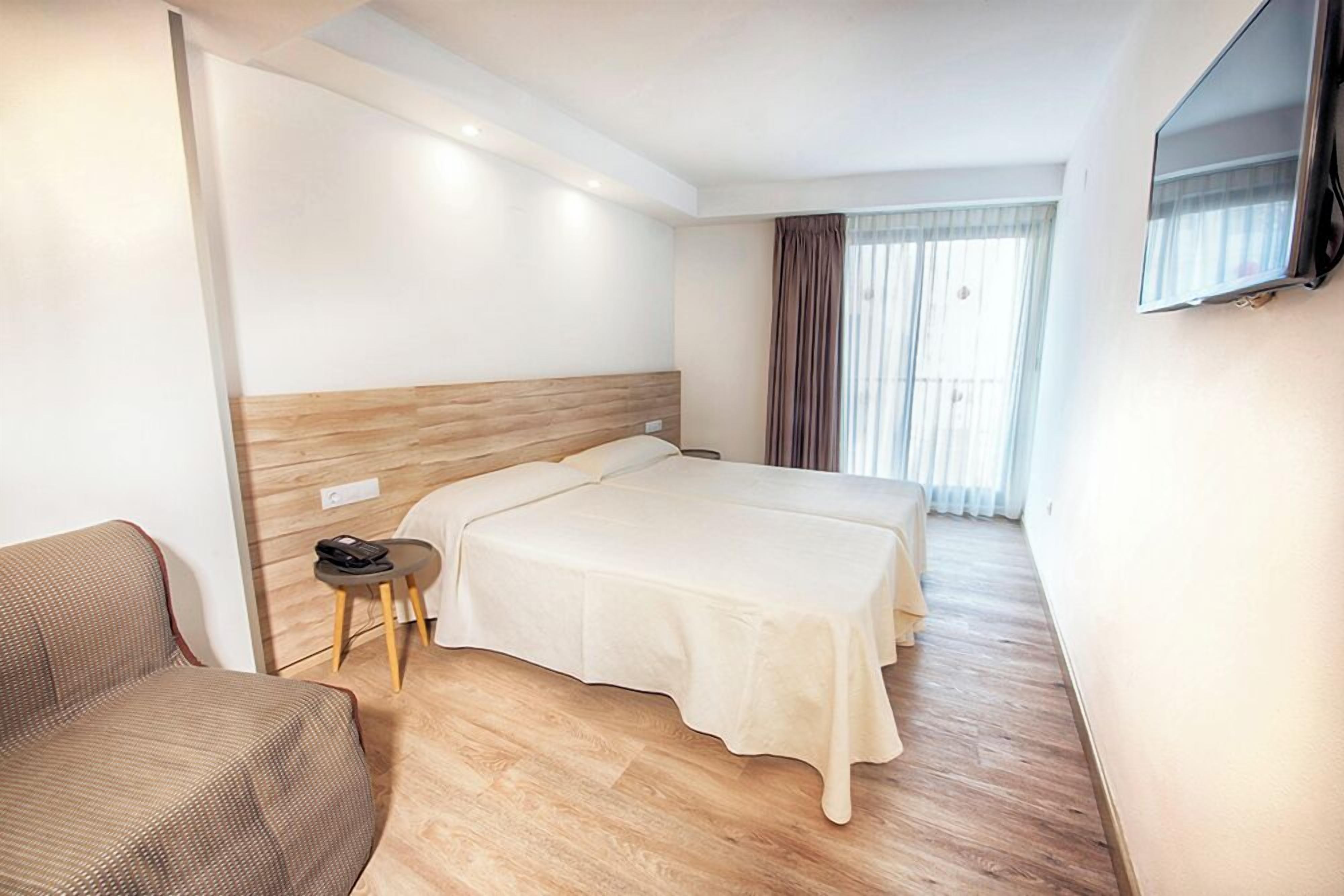 Desk, cribs/infant beds, free WiFi, bed sheets