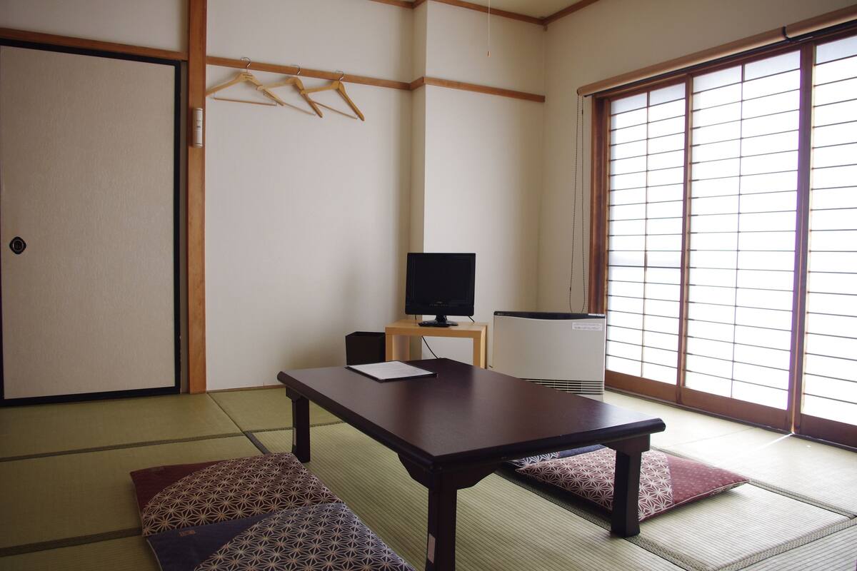 传统房 (Japanese Private) | 羽绒被、免费 WiFi、床单