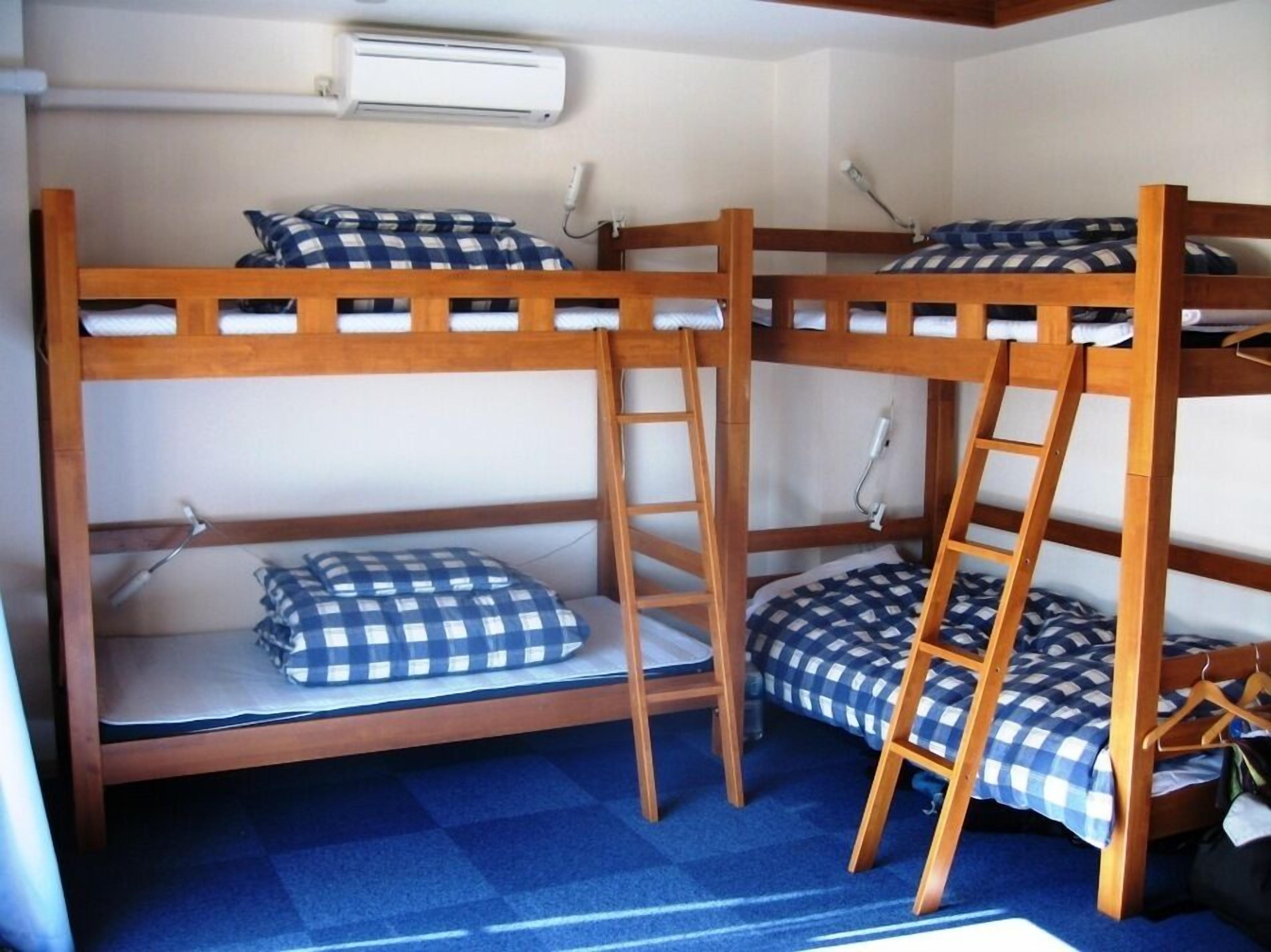 Down duvets, free WiFi, bed sheets