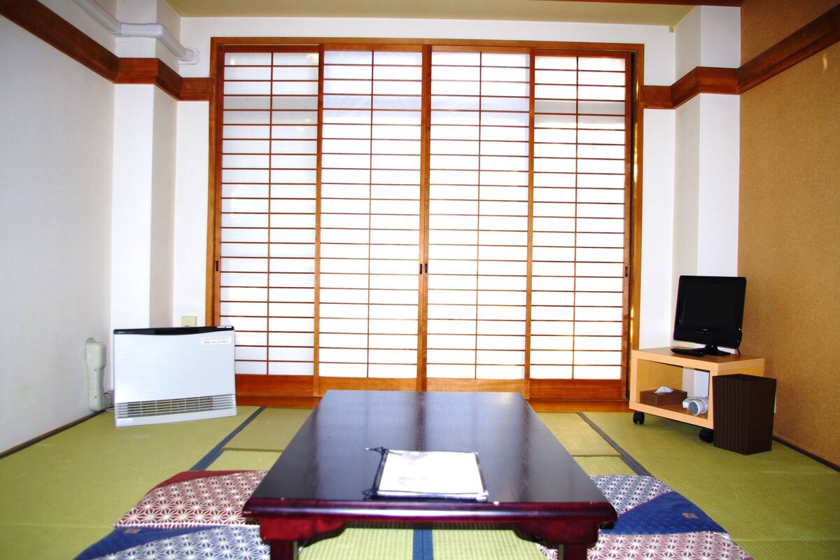 传统客房, 私人浴室 (Adult 3-4) | 羽绒被、免费 WiFi、床单