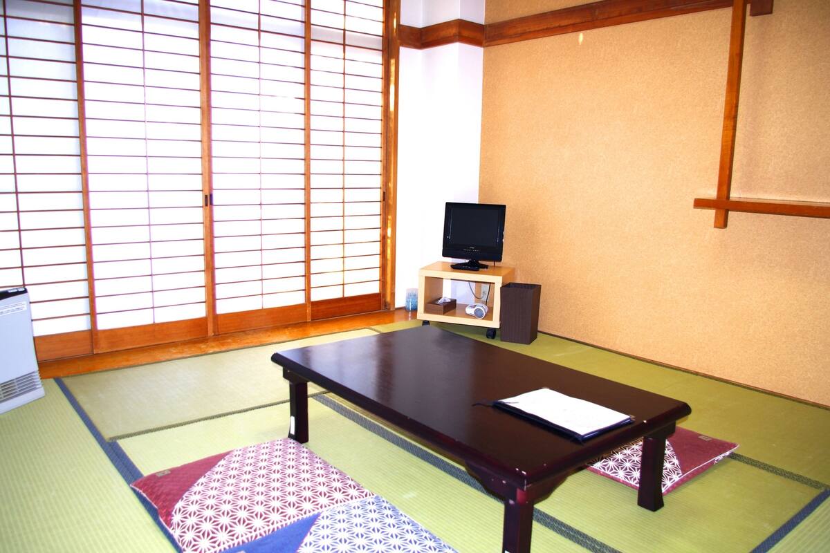 羽绒被、免费 WiFi、床单