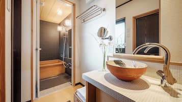 Traditional House, 1 Bedroom, Kitchen, Garden View | Bathroom sink