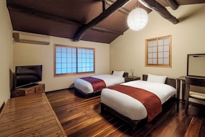 Traditional House, 1 Bedroom, Kitchen, Garden View | 1 bedroom, down comforters, in-room safe, individually decorated