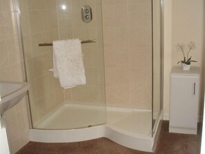 Dusche im Bad