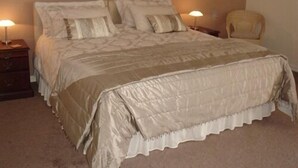 Double Room, Ensuite | Iron/ironing board (on request), free WiFi - Ridgeland House (Motherwell)