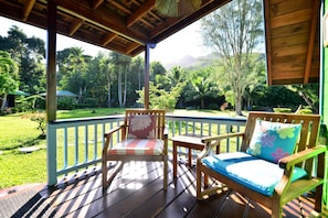 Fare Mahana | Terrace/patio