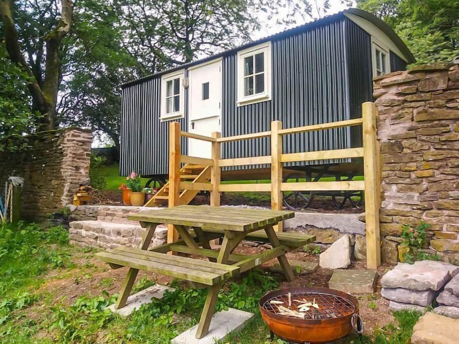 Romantic Room, Ensuite, Courtyard View (The Hut on the Hill) | Exterior