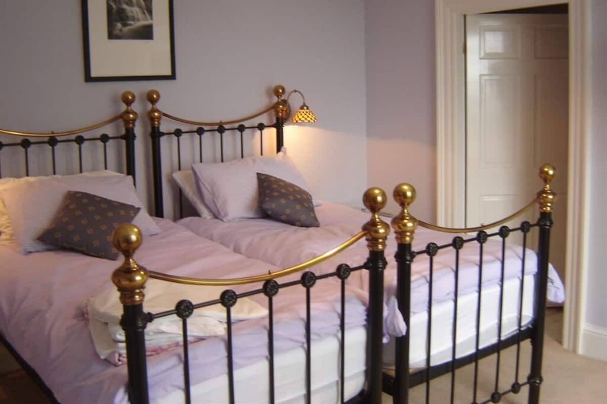 Twin Room, Ensuite (Virtue)