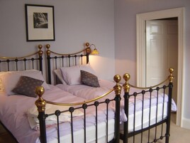 Habitación con 2 camas individuales, baño privado (Virtue)