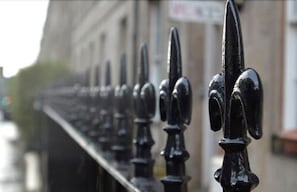 Property entrance - Sakura Edinburgh Guest House (Edinburgh)