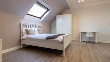 Estudio, baño en la habitación (OL)