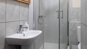 Basic Single Room, Private Bathroom | Bathroom