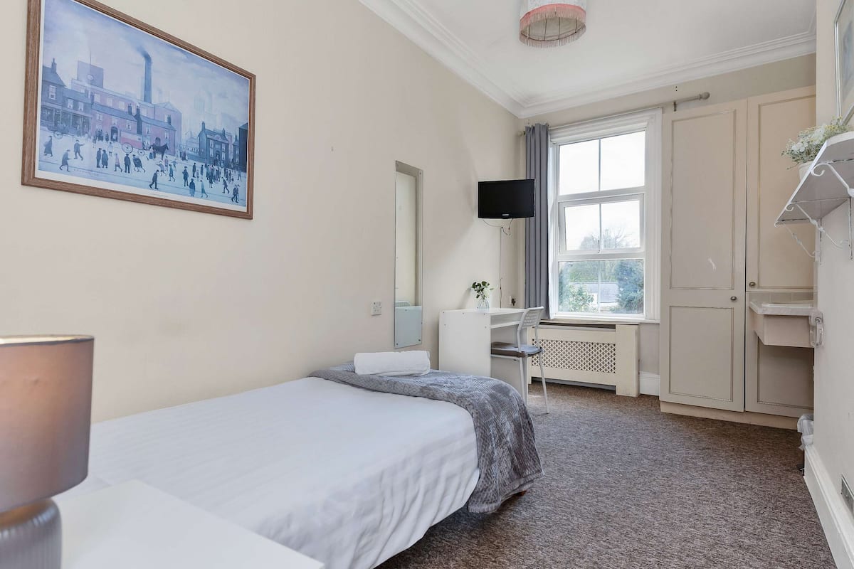 Basic Single Room, Private Bathroom