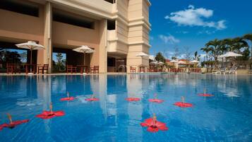Seasonal outdoor pool