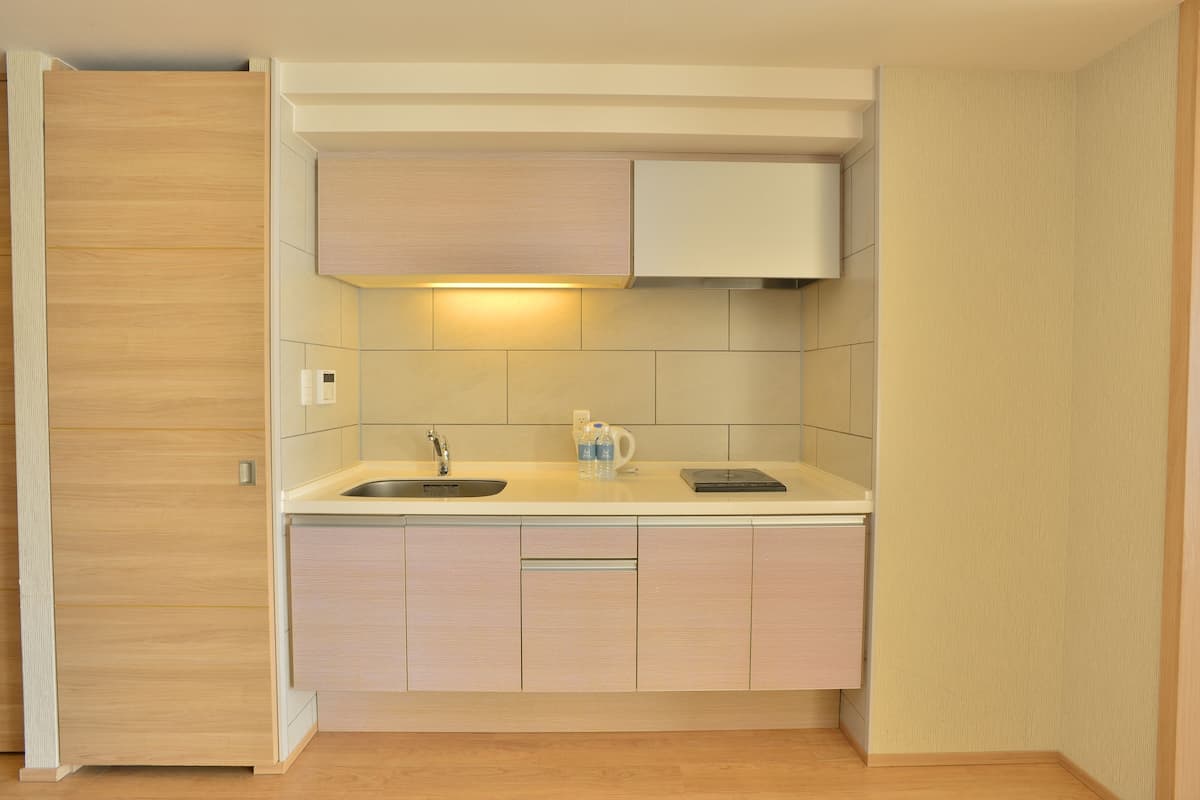 fridge, microwave, stovetop, freezer