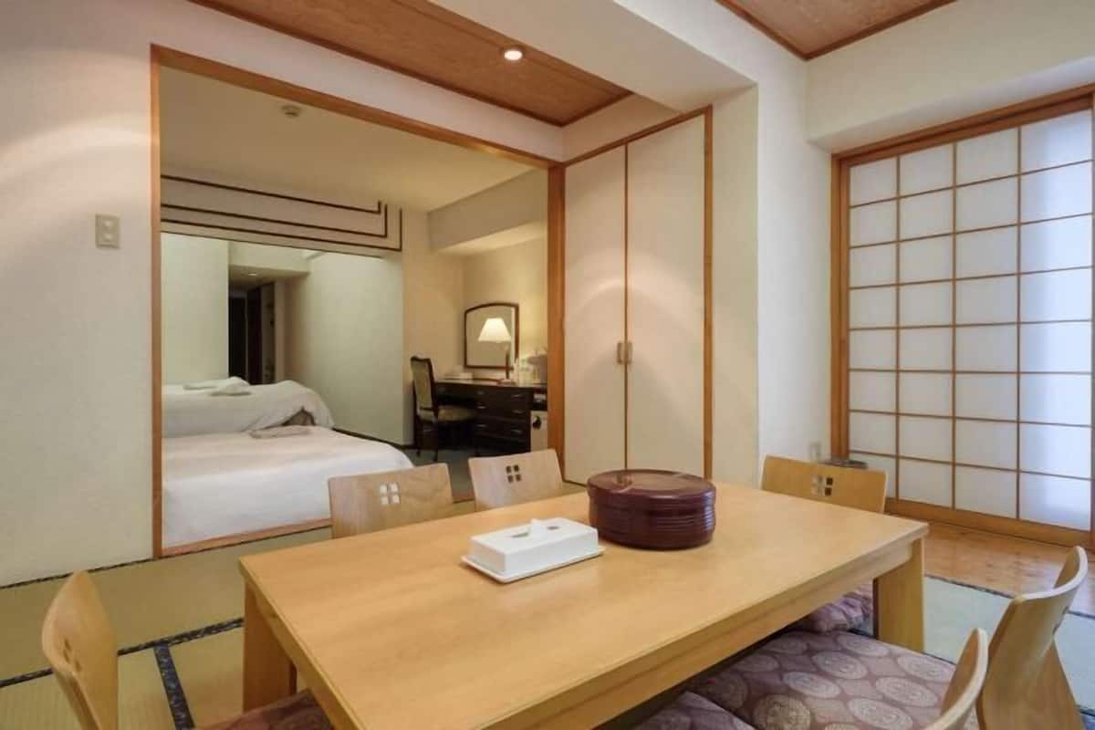 Dining | 2 restaurants, breakfast, lunch, dinner served; French cuisine