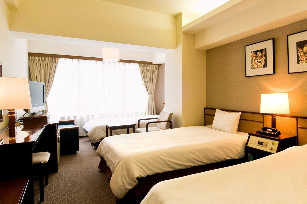 Down duvets, in-room safe, desk, blackout curtains