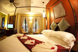 Pillow-top beds, minibar, in-room safe, individually decorated - Anggun Boutique Hotel (Kuala Lumpur)
