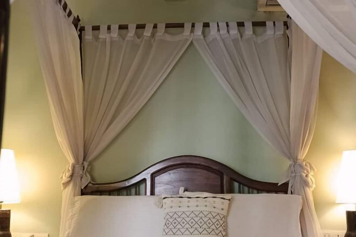 Pillowtop beds, minibar, in-room safe, desk