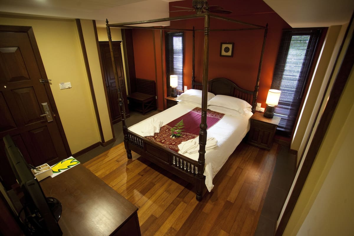 Classic Room | Pillowtop beds, minibar, in-room safe, desk
