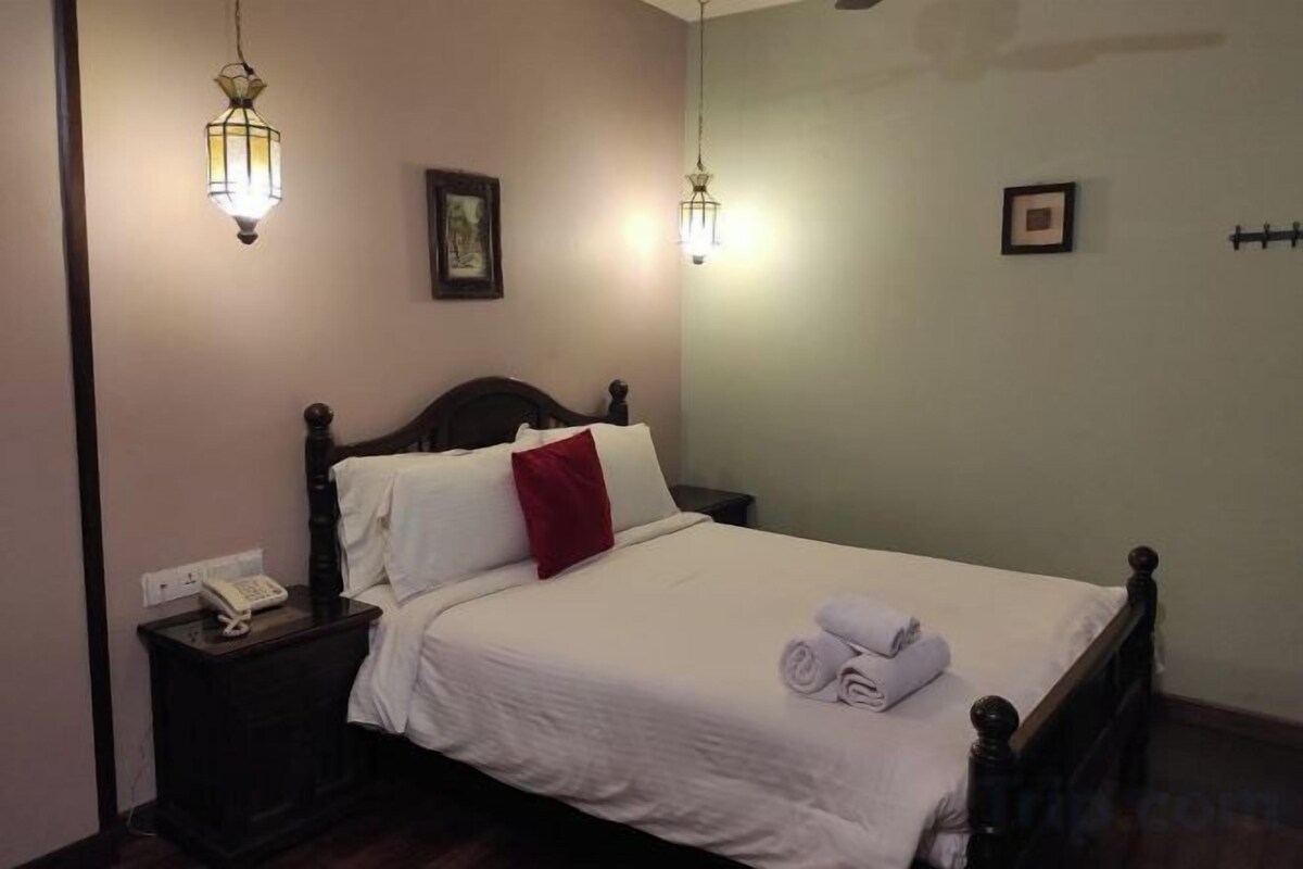 Pillowtop beds, minibar, in-room safe, desk
